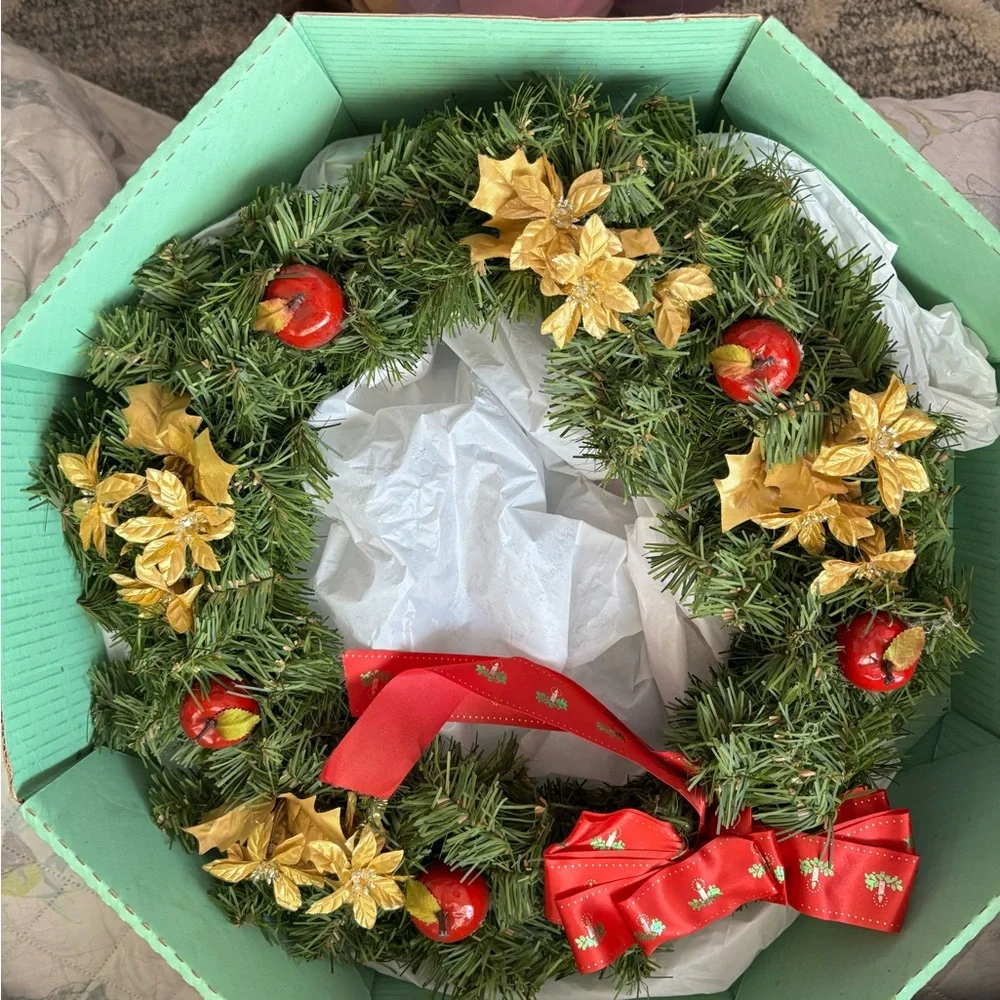 Elegant Green Holiday Wreath with Gold and Red Highlights